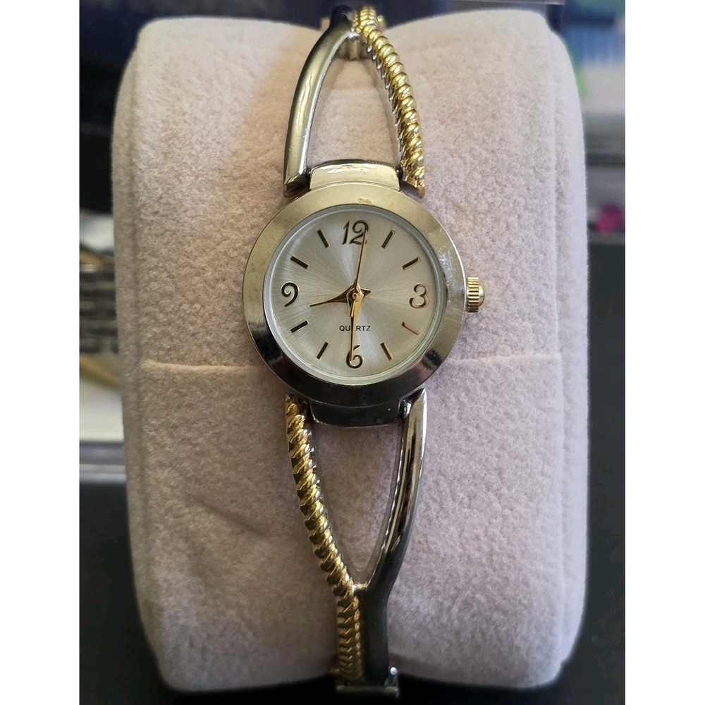 Ladies Trendy Round Petite Face Silver/gold Tone Expansion Band Watch Need Batte